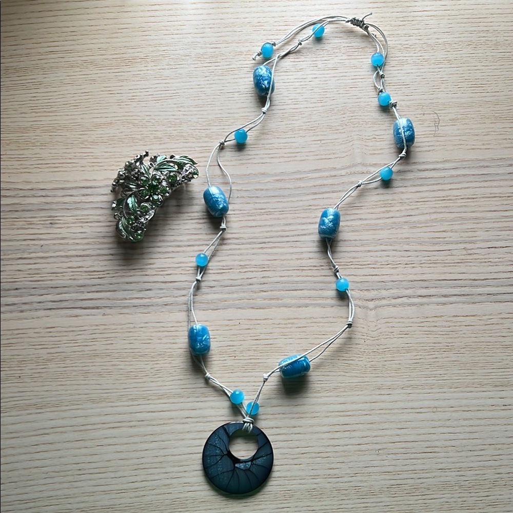 Bundle of Blue Beaded Necklace with Pendant & Hair Claw Clip